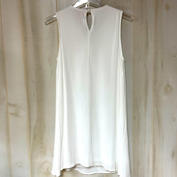 NWT Chelsea & Violet White Floral Embroidered Sleeveless Dress Boho Pom Poms XS - Picture 2 of 7